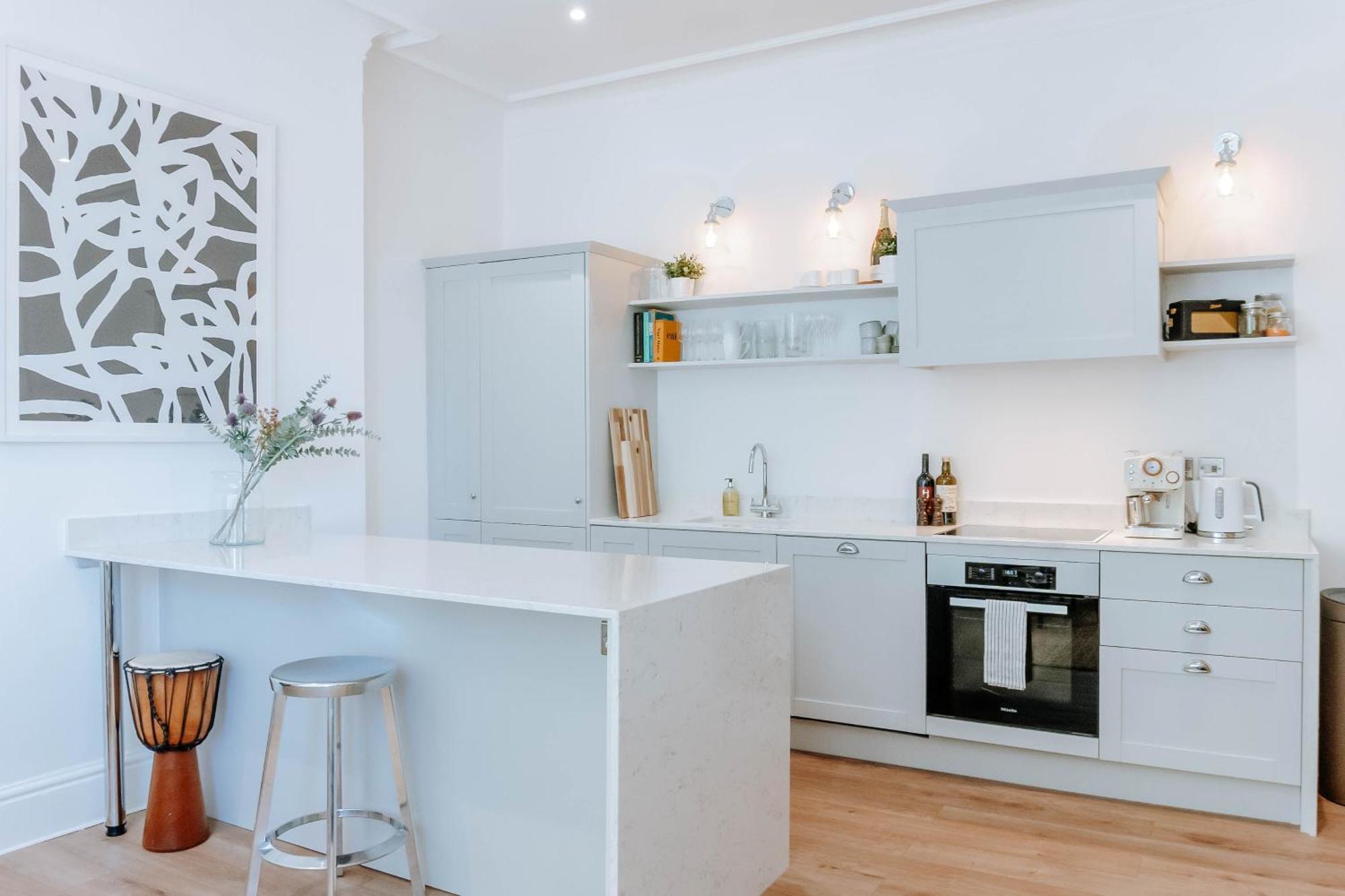 Dragon Parade Apartment - Central Харрогейт Экстерьер фото